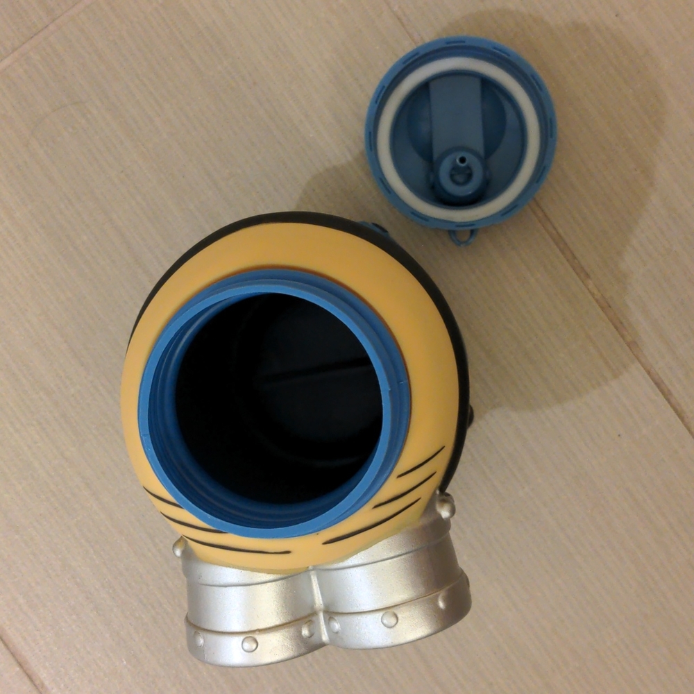 Minions water bottle - Picture 4 of 6